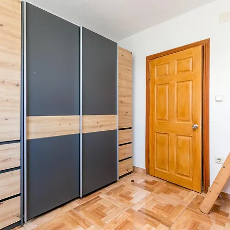 With Parking Space Kastel Stafilic, - 24155 *